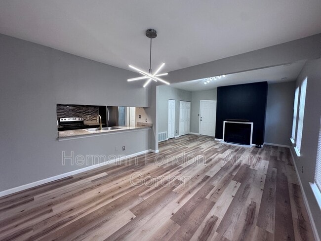 Building Photo - 2336 Rutger St