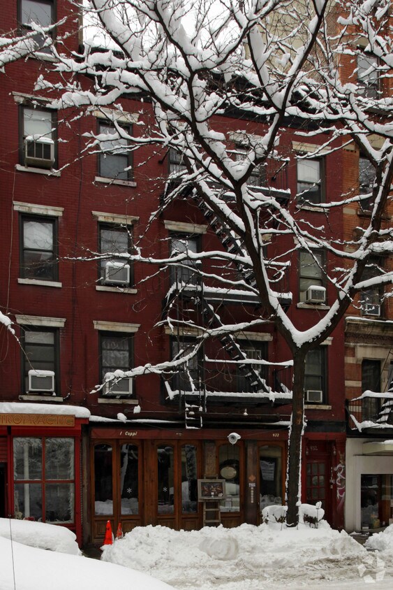 Building Photo - 432 E 9th St