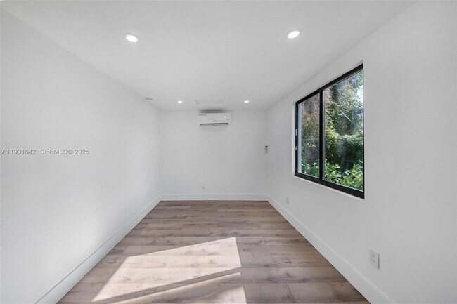 Foto del edificio - 6911 NW 4th Ct