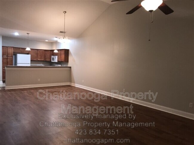 Foto del edificio - 2704 Stone Trace Dr