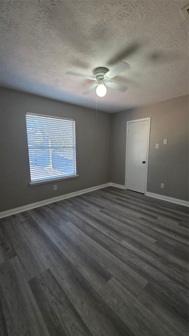 Building Photo - 16403 Salinas Ln