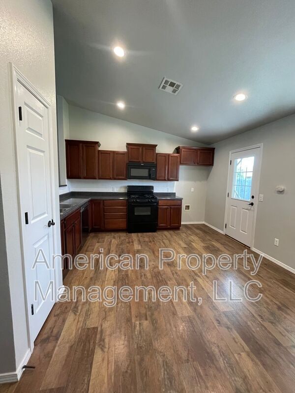 Foto del edificio - 12316 N 108th E Ave