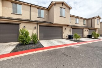 Building Photo - 687 Guy Ln