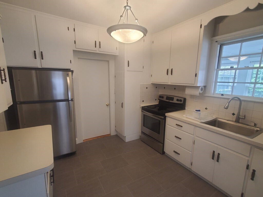 14 Greystone St Unit 1, Quincy, MA 02169 Room for Rent in Quincy, MA