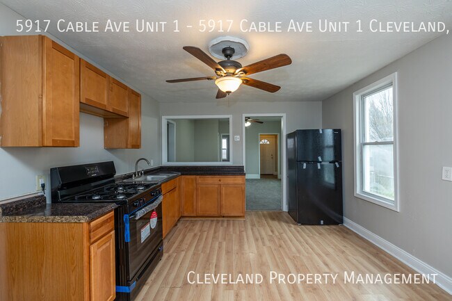 Building Photo - Renovated Down Unit