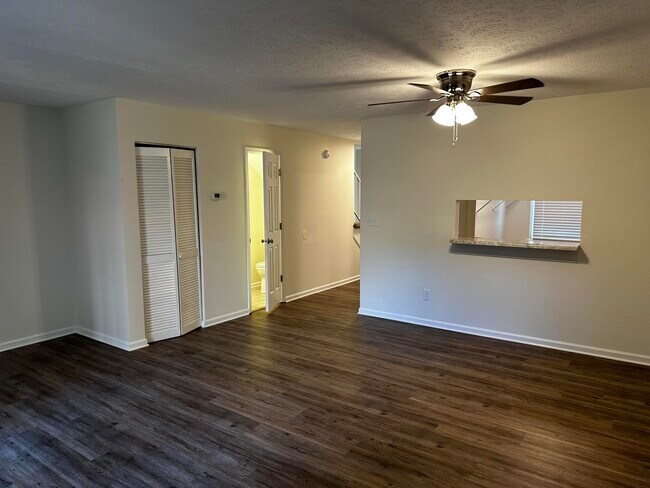 Building Photo - 727 Spring Meadows Dr