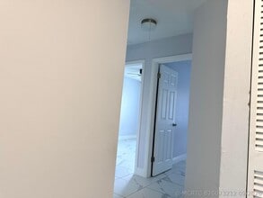 Building Photo - 1104 Riverside Dr