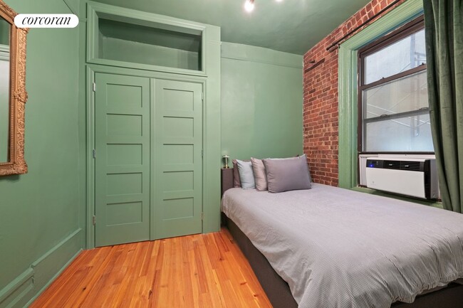 Building Photo - 242 W 104th St