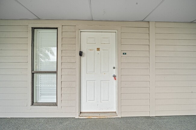 Building Photo - 6102 Seawall Blvd