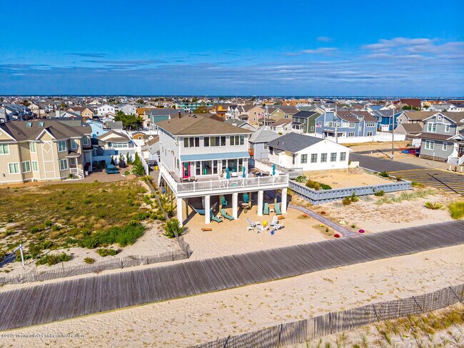 Building Photo - 2102 Oceanfront