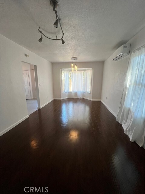 Foto del edificio - 319 E Washington Blvd