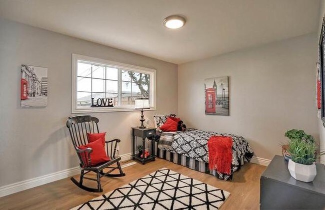 Foto del edificio - 5141 Brophy Dr