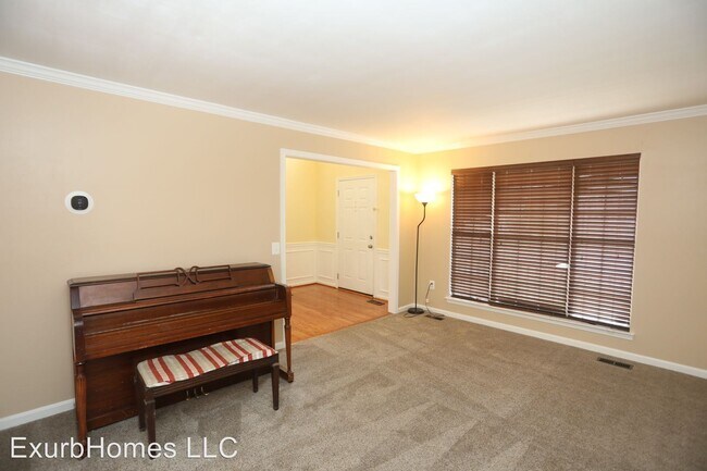 Building Photo - 4 br, 3 bath House - 8017 Silver Fox Dr