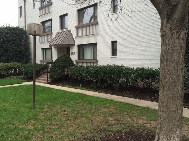 Building Photo - 3829 Davis Pl NW
