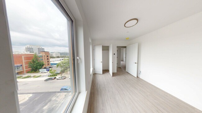 Building Photo - Pet Friendly Luxury Apt w Discounted FEE! ...