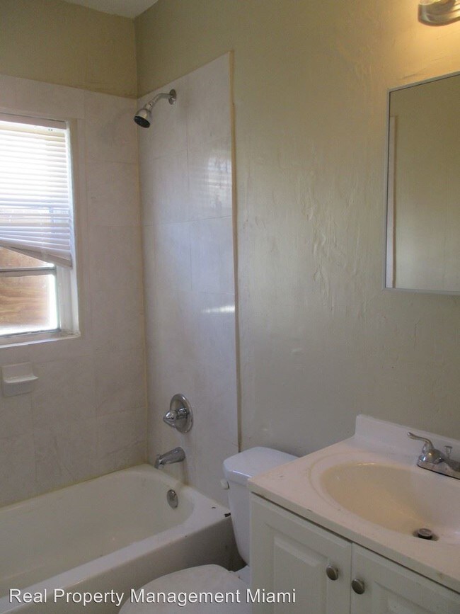 Foto del edificio - 1724 NW 75th St