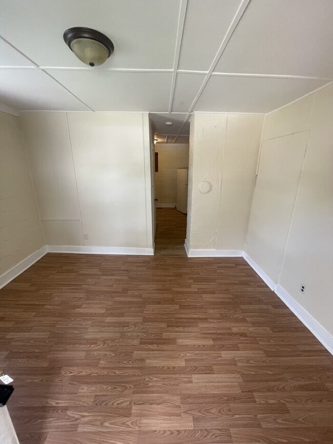 Building Photo - 1 Bedroom 1 Bathroom Duplex