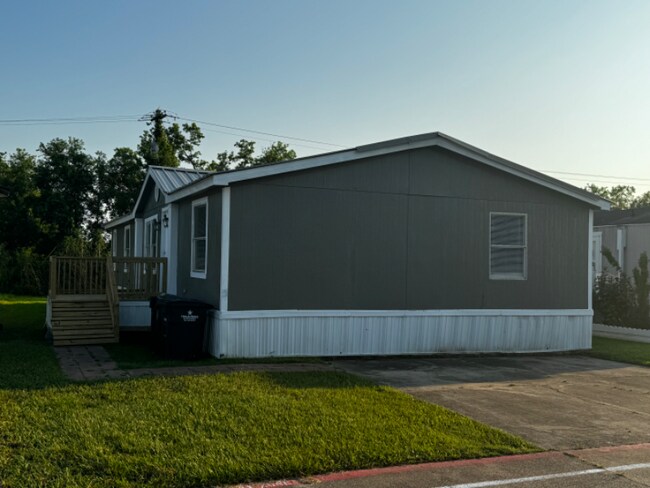 Building Photo - 21 Fox Meadow Dr