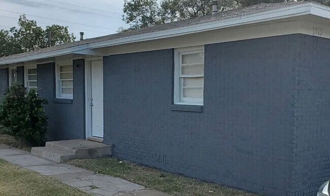 Building Photo - Washer and Dryer included, Newly Remodeled