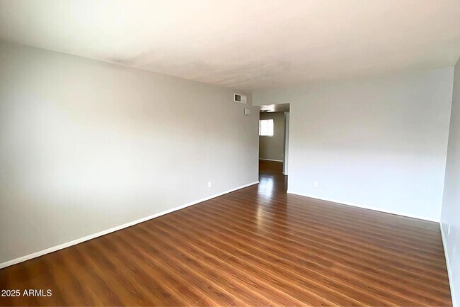 Foto del edificio - 208 S Doran