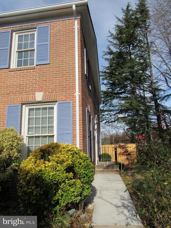 Building Photo - 7020 Bradwood Ct