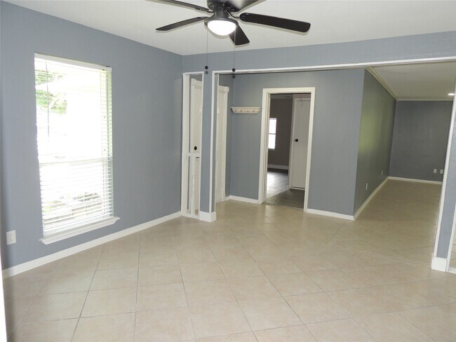 Building Photo - 12507 New Rochelle Ct