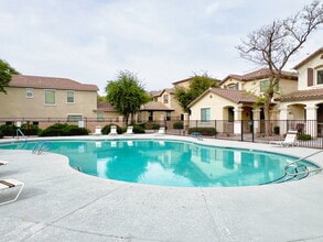Building Photo - 113 E Palomino Dr