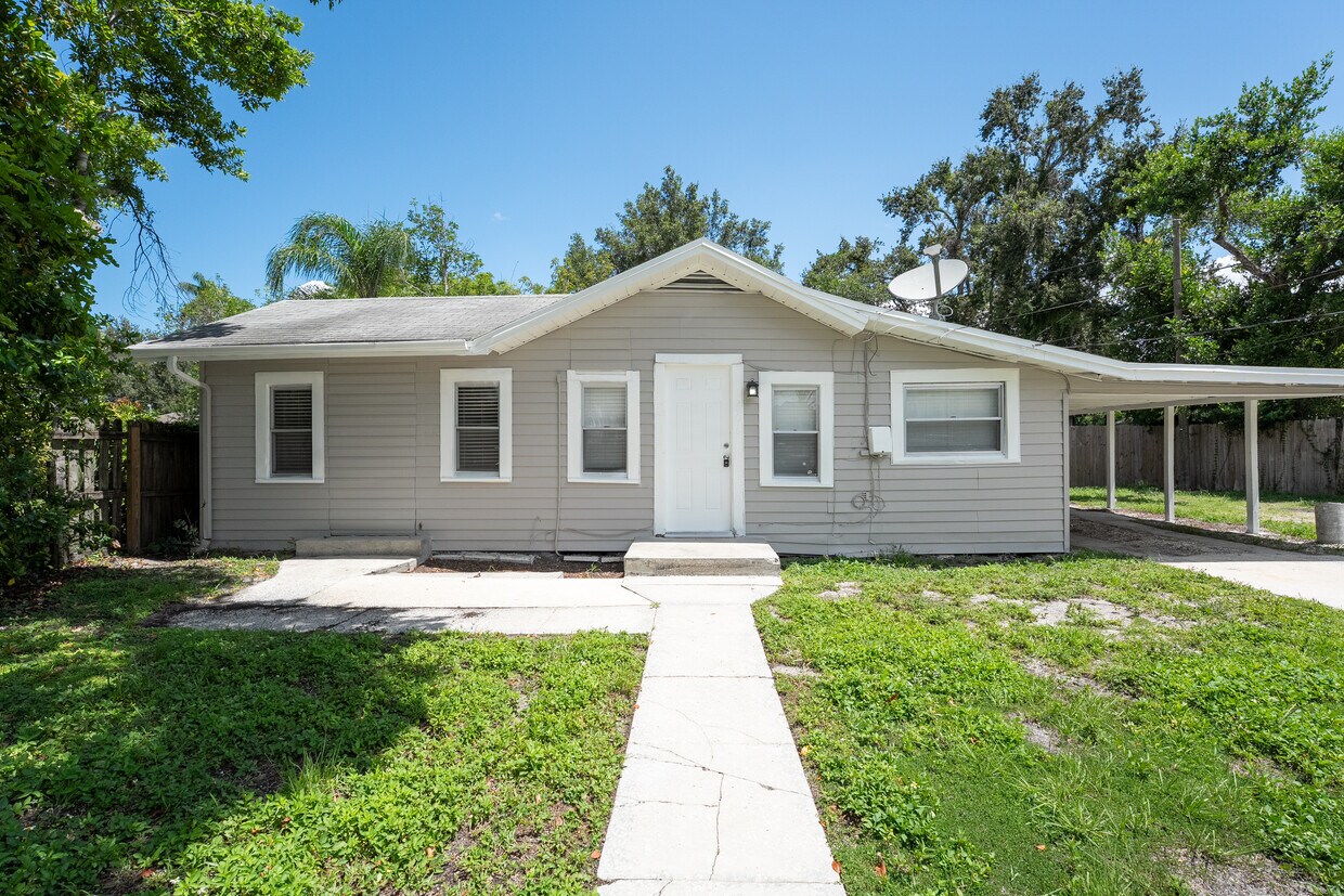 Foto principal - 606 4th Ave NW