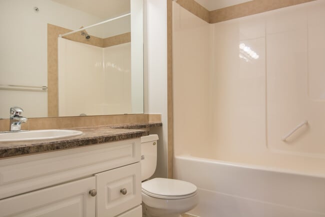 Building Photo - 7331-7331 Terwillegar Dr S NW