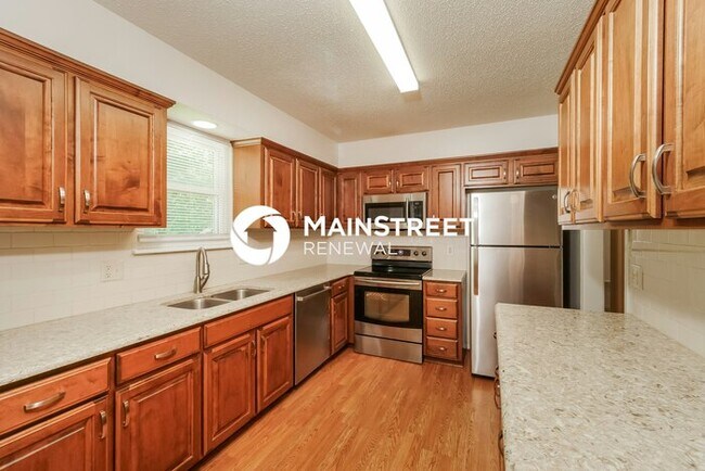 Foto del edificio - 3 Bedroom Pet-Friendly Home in Independence, MO with Main Street Renewal