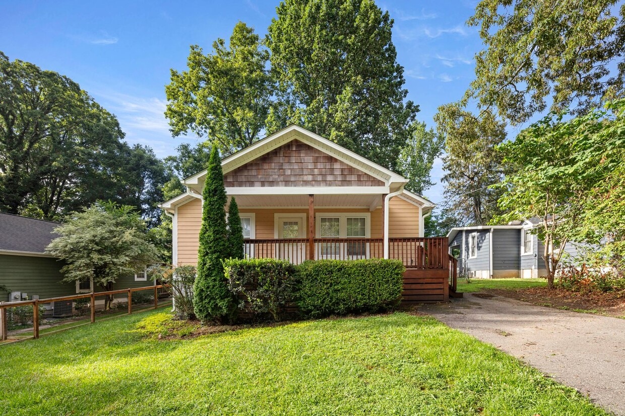Primary Photo - Cute House in Arden!
