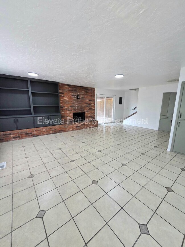 Foto del edificio - 530 Westwood Ct