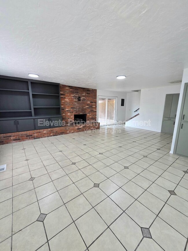 Photo - 530 Westwood Ct Townhome
