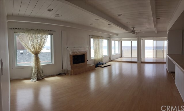 Building Photo - 634 The Strand