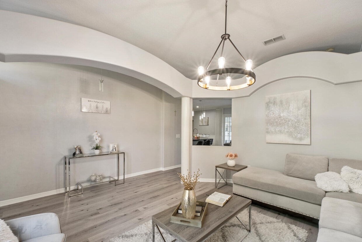 Foto principal - 511 N Pine Meadow Dr