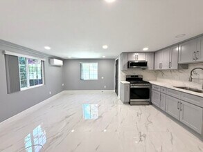 Building Photo - 17112-17116 Ceredo Pl