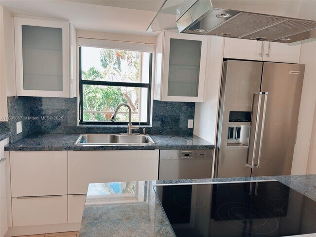 Foto del edificio - 1632 S Bayshore Ct