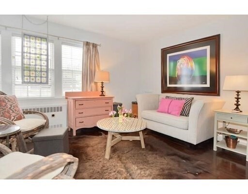 Foto del edificio - 35 Hammond Pond Pkwy