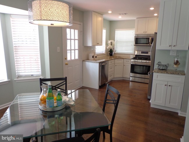 Foto del edificio - 401 Truman Ct