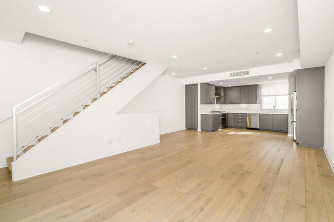 Building Photo - 11582 Riverside Dr