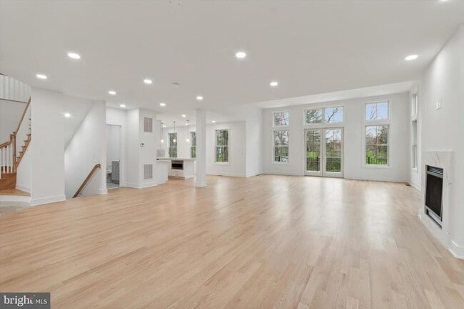 Building Photo - 35 Sycamore Pl