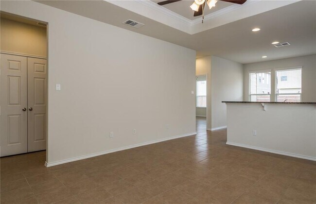 Building Photo - 16016 Hawthorne Heights Trail