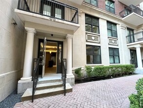Building Photo - 2303 Mid Ln
