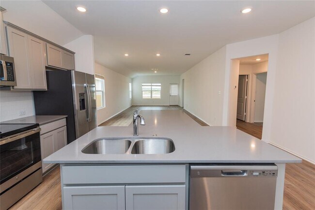 Building Photo - 116 The Ugly Wy