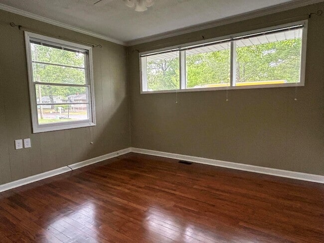 Building Photo - 408 Palm Dr S