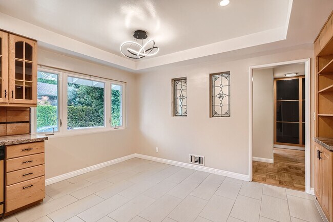 Foto del edificio - 3766 Willowcrest Ave