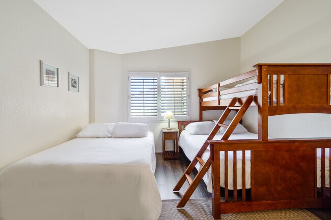 Building Photo - 16 Corniche Dr