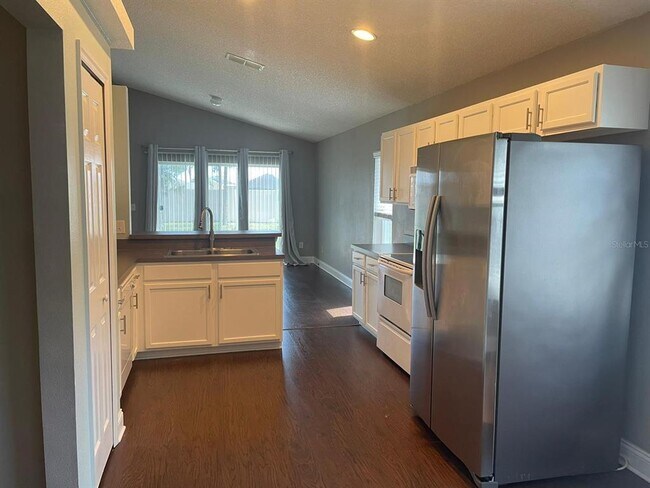 Building Photo - 308 Halstead Dr