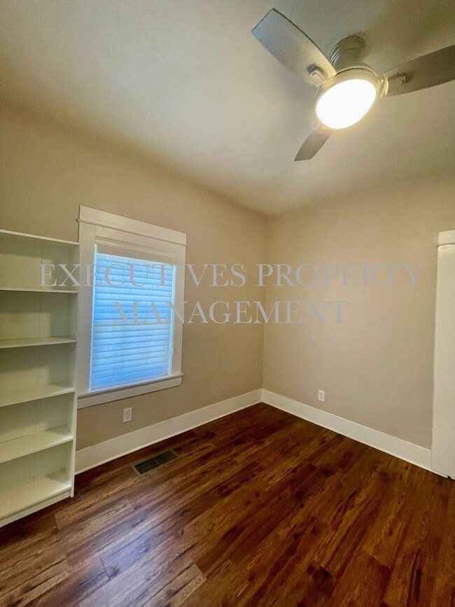 Foto del edificio - 326 N Palm St