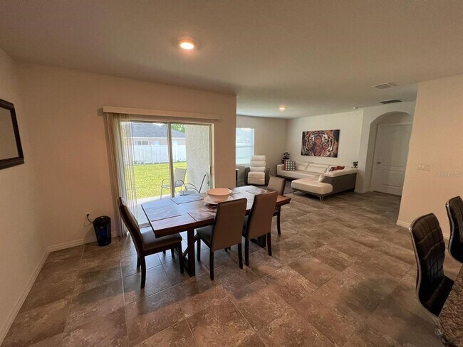 Foto del edificio - 4034 Sherlock Ct